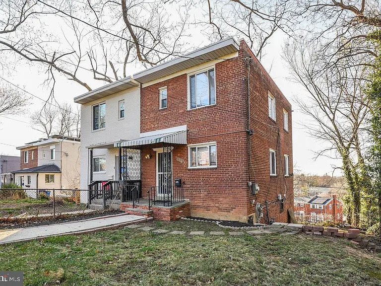 513 Hilltop Ter SE — Photo 1
