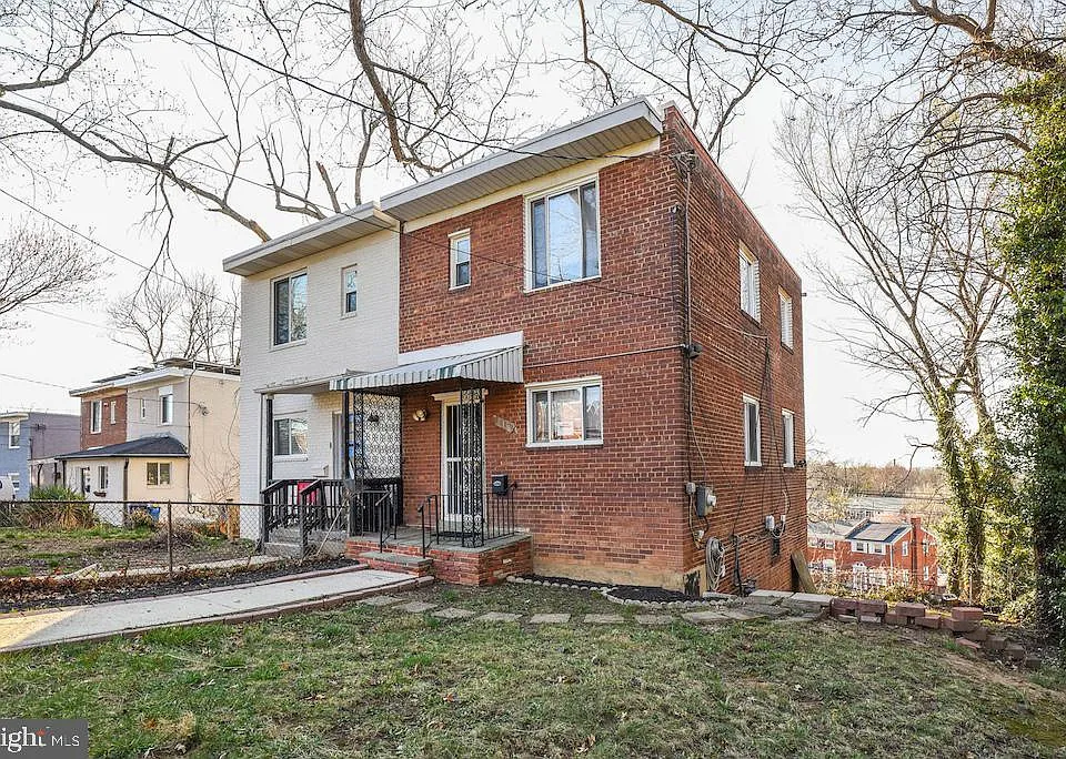 513 Hilltop Ter SE