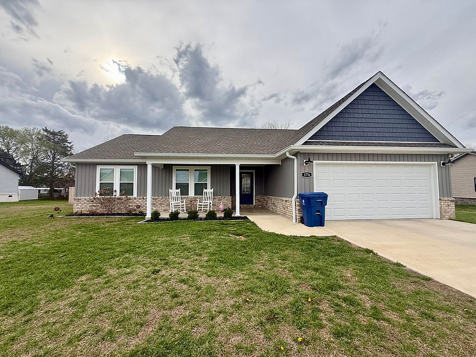 1st image of 174 Lone Oak Dr