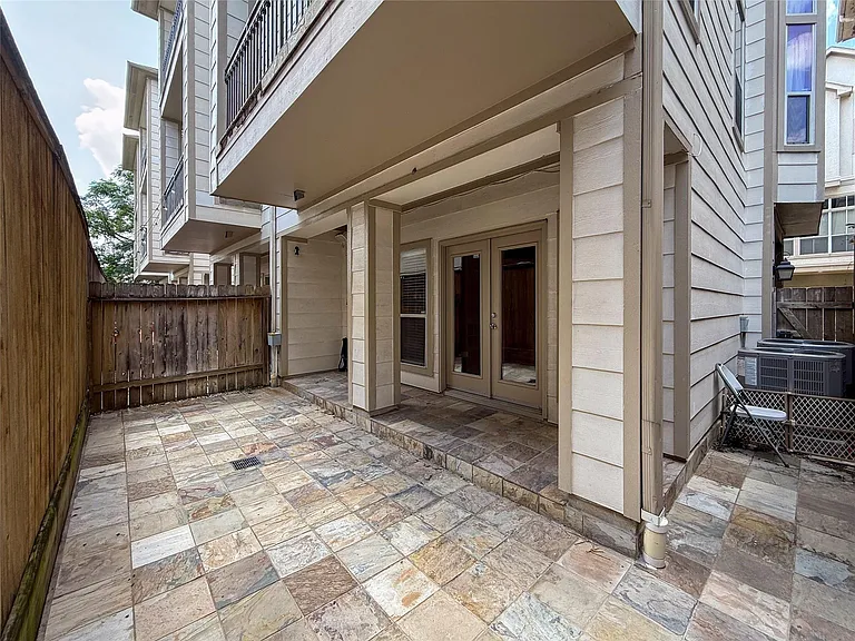 621 Hartman St — Photo 7