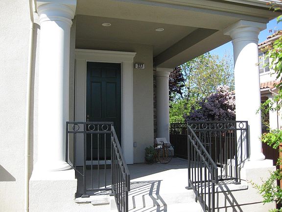 3rd image of 227 Vista Roma Way