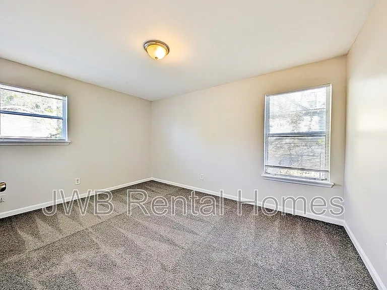 1495 Union St W — Photo 8