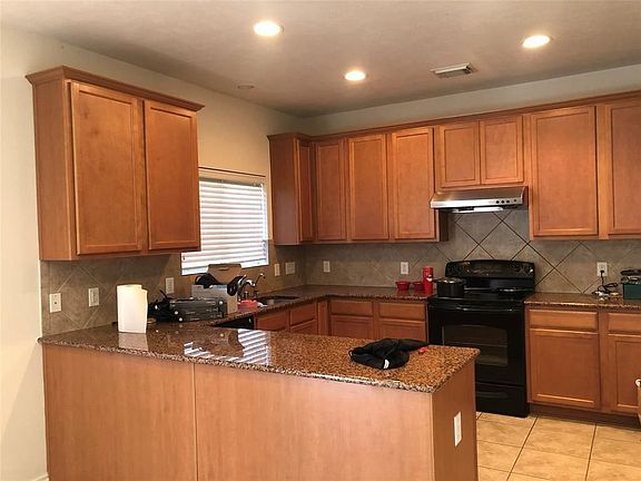 3rd image of 6823 Stoneyvale Dr