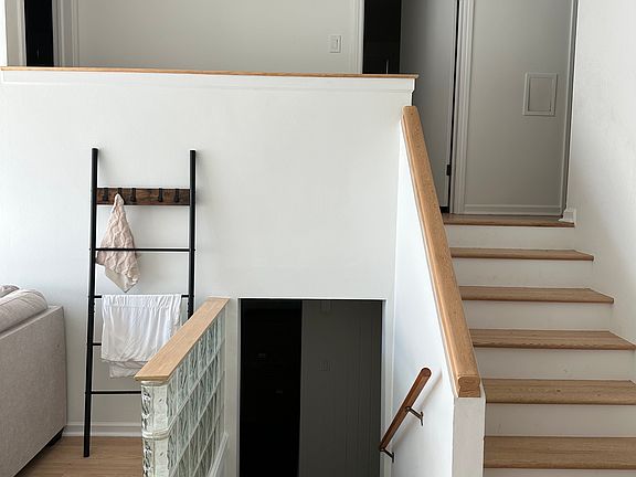 stairway to upper & lower level