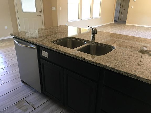 5th image of 401 Inverrary Dr #33