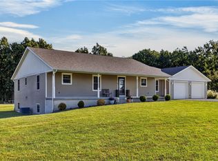 12750 N 100th St, Altamont, IL 62411