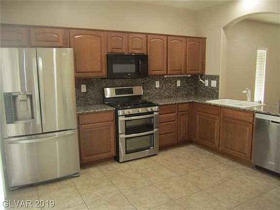 5th image of 10418 Gabaldon St