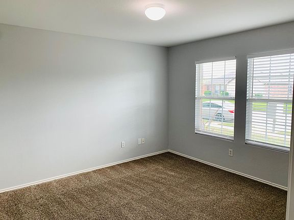3rd image of 1715 Zavala Dr