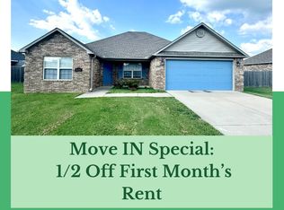 630 Lasso Ln, Centerton, AR 72719
