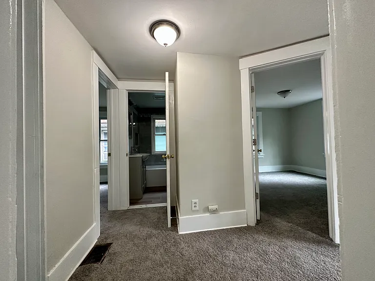 105 Cummings St — Photo 9