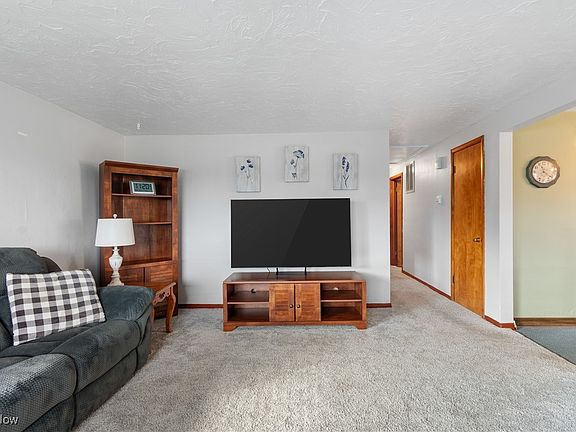 5th image of 348 Woodland Ave