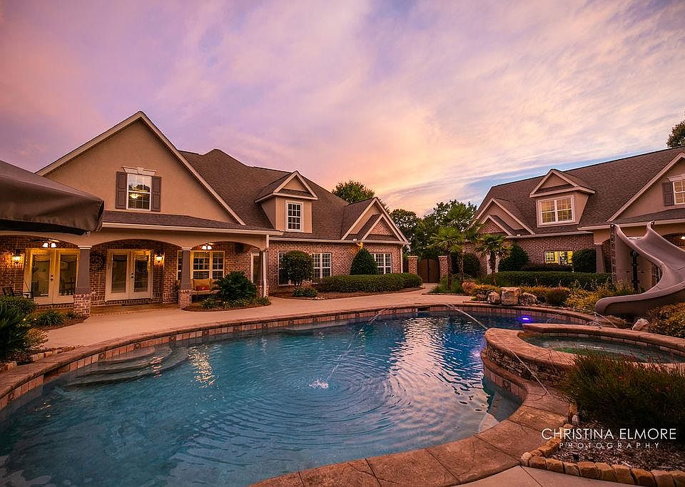 1st image of 106 Carriage Hill Dr