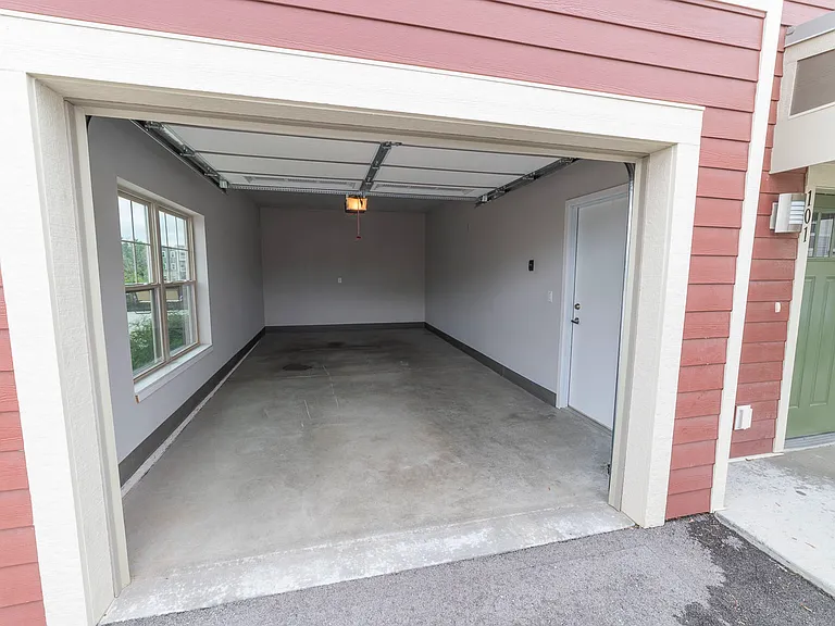 Mammoth Springs Apartments & Townhomes — Photo 107