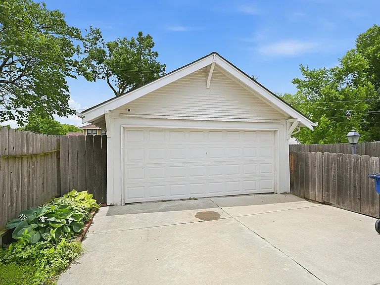 411 N Clifton Ave — Photo 28