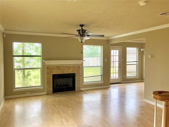 2nd image of 1080 Windmeadows Dr