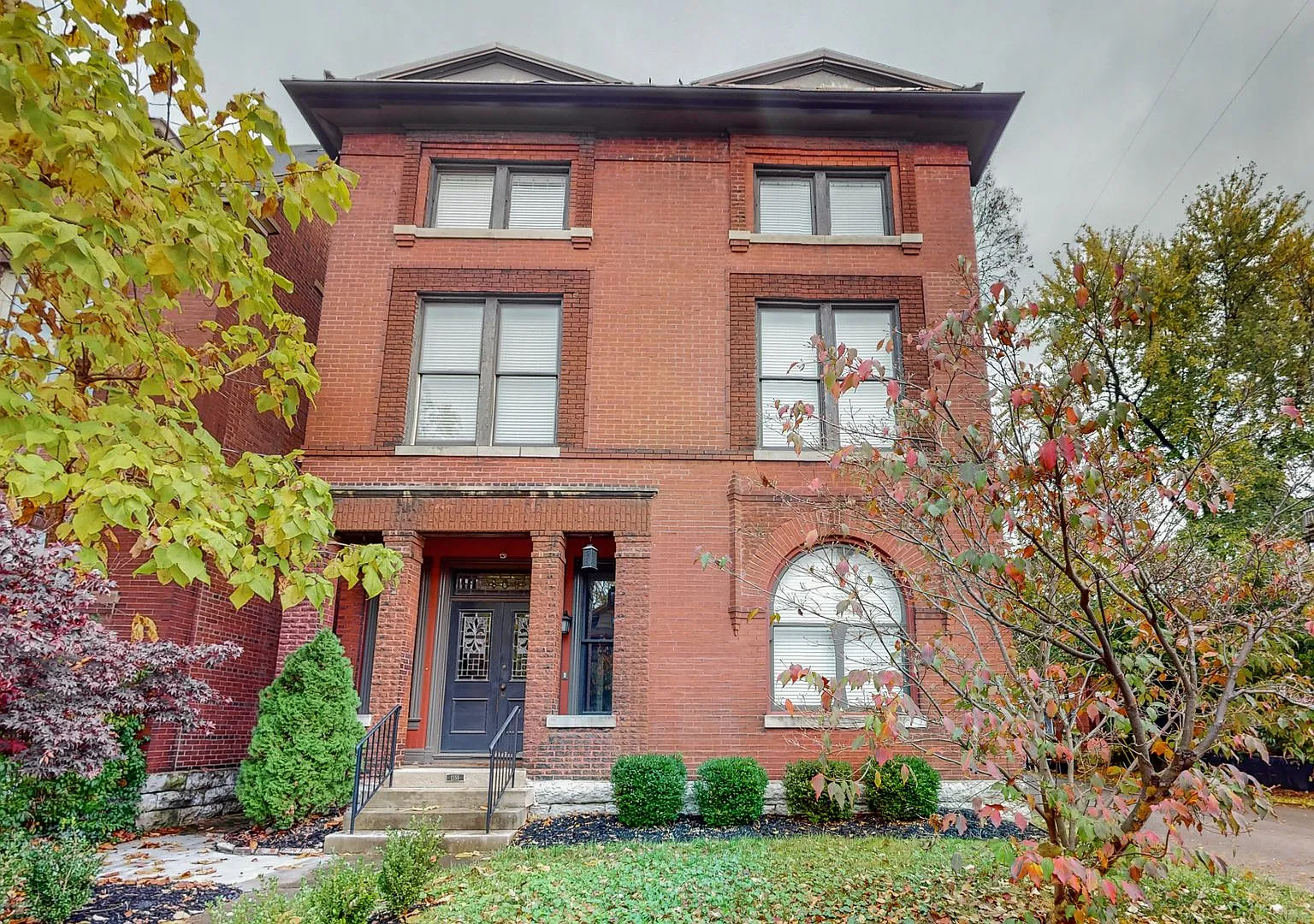 5 Bed/ 2.5 Bath Phenomenal Old Louisville Home — Photo 1