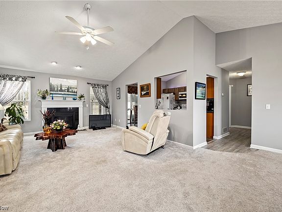 3rd image of 404 Northwoods Ave