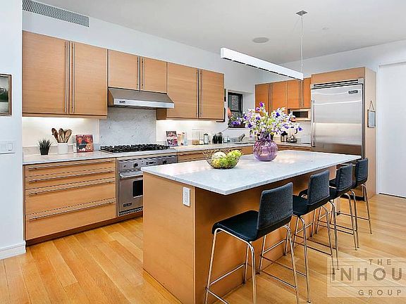5th image of 231 17th St Unit 4