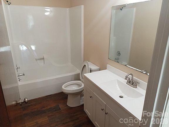 3rd image of 105 Virginia St