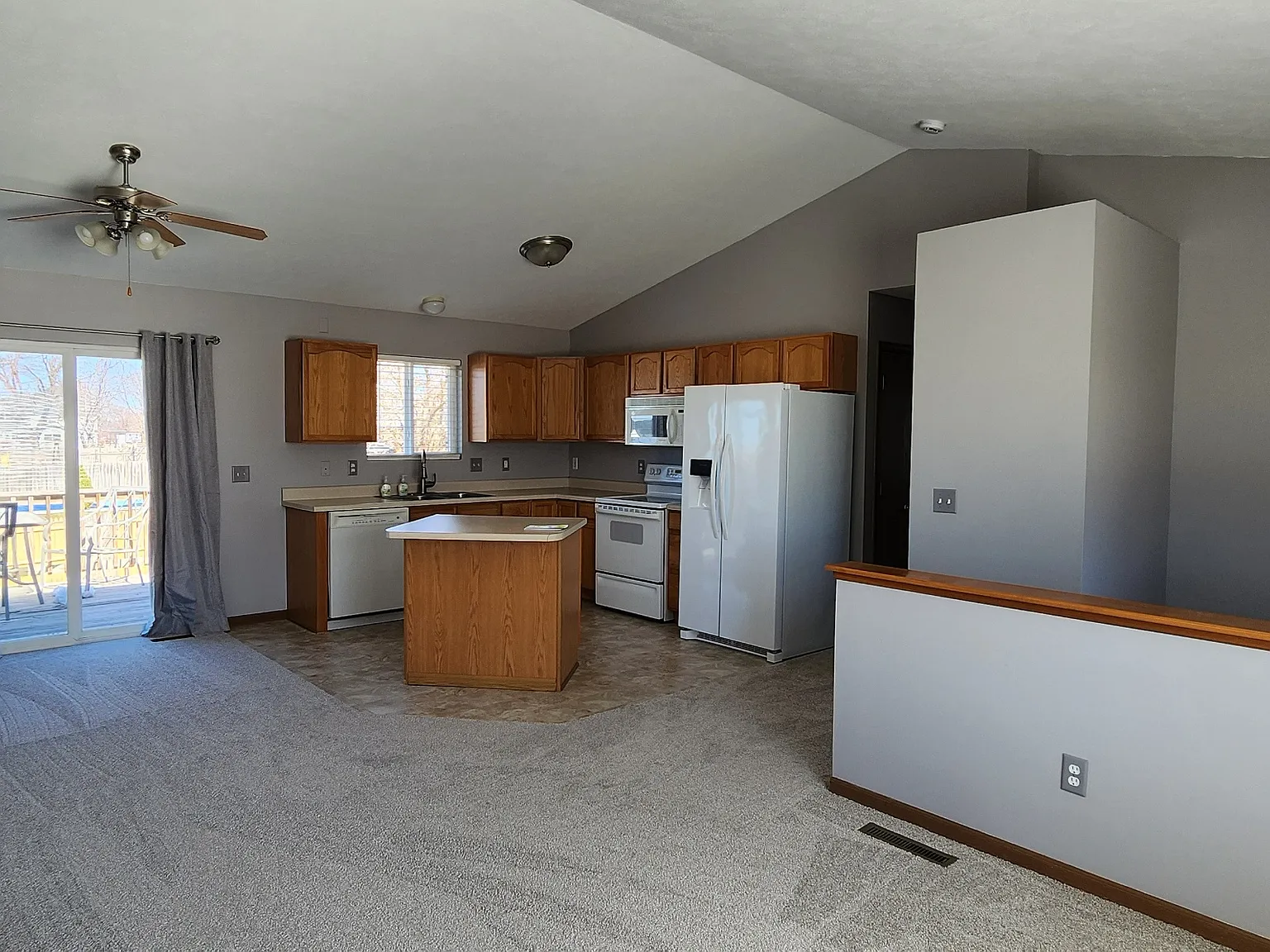 3 bed, 1600 sqft, $2,200 — Photo 2