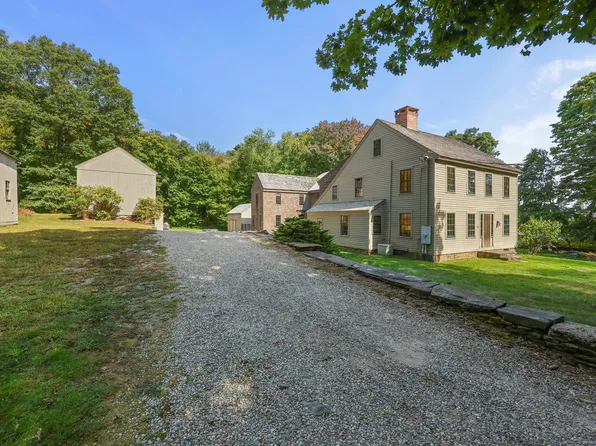 658 Hoydens Hill Road, Fairfield, CT 06824