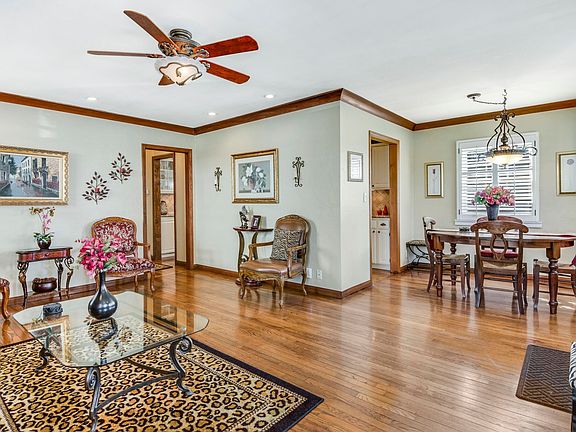 5th image of 126 Cordova Walk