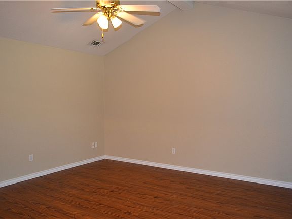 3rd image of 3721 Oldenburg Ln
