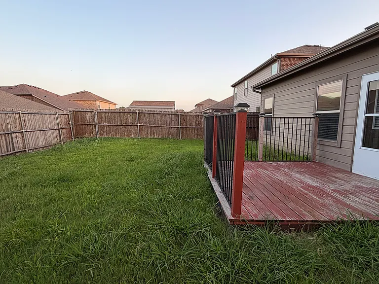 2123 Meadow View Dr — Photo 24