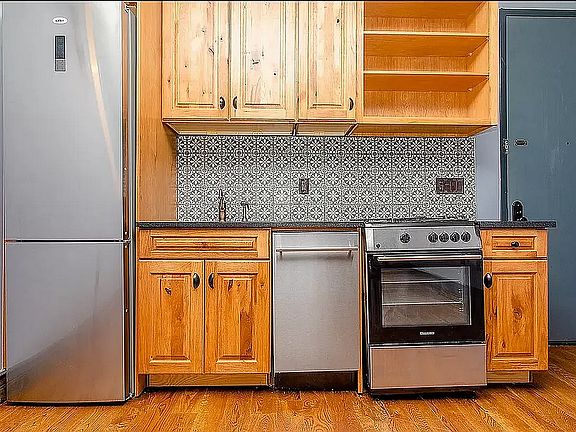 5th image of 311 Melrose St APT 4B