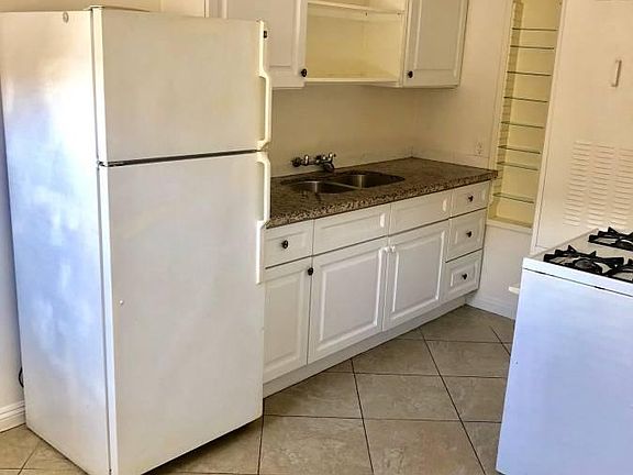 4th image of 2240 28th St APT B