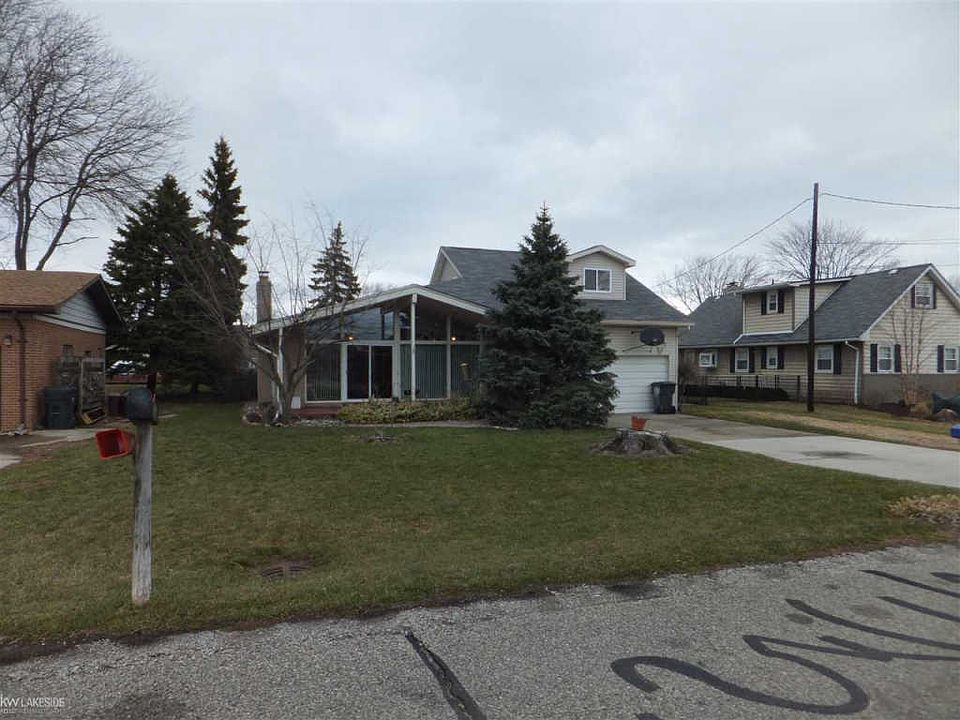 1st image of 32015 Riverdale St
