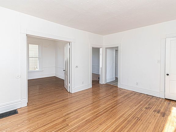 3rd image of 1132 Greenwood Ave