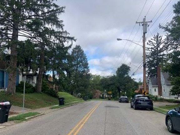 5th image of 2860 Losantiville Ave