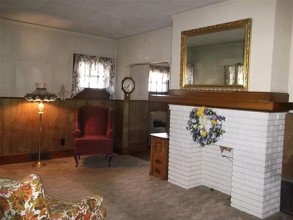 3rd image of 312 Hillway Dr