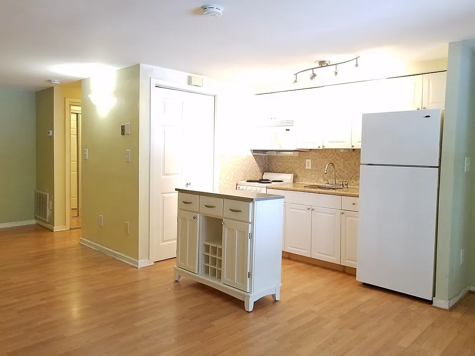 9810 Hellingly Pl #100