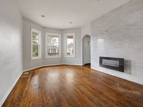 2nd image of 1508 W 72nd St