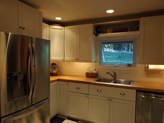 3rd image of 46 Roosevelt Ln
