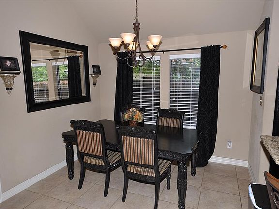 5th image of 1004 Cardinal Dr