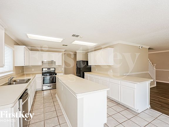 5th image of 301 Sunset Oaks Dr