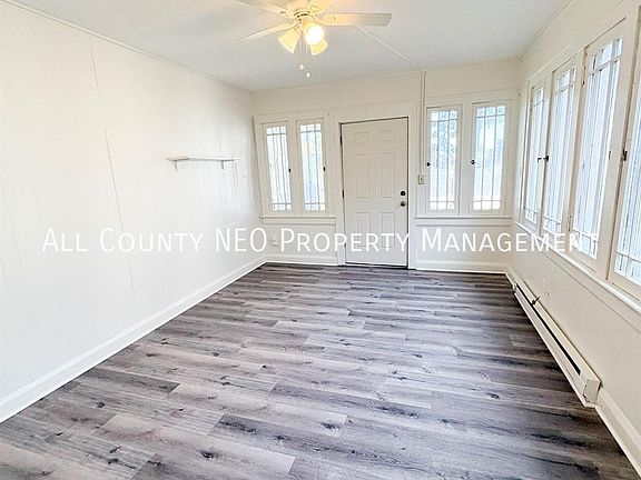 2nd image of 739 1/2 Sumner St
