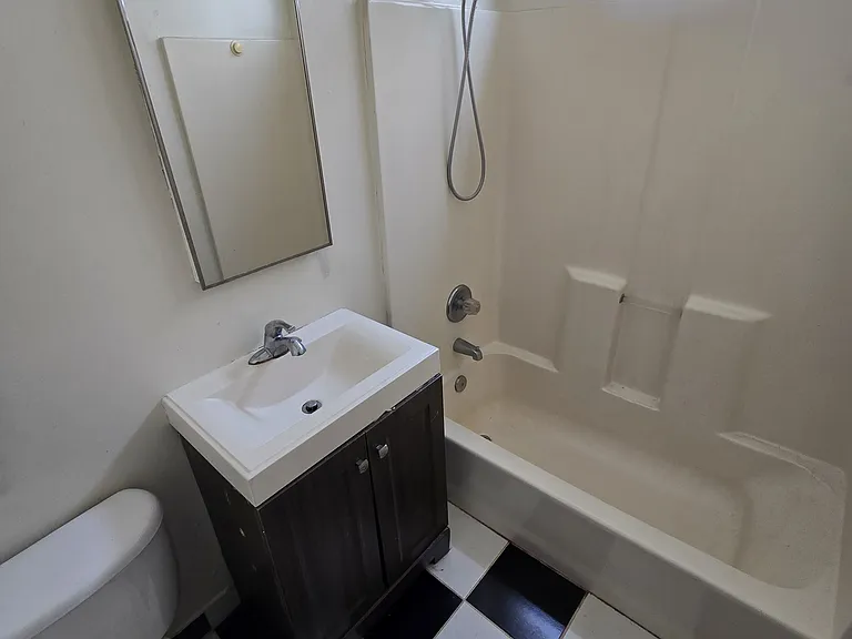 642 S Cochran Ave #104 — Photo 6