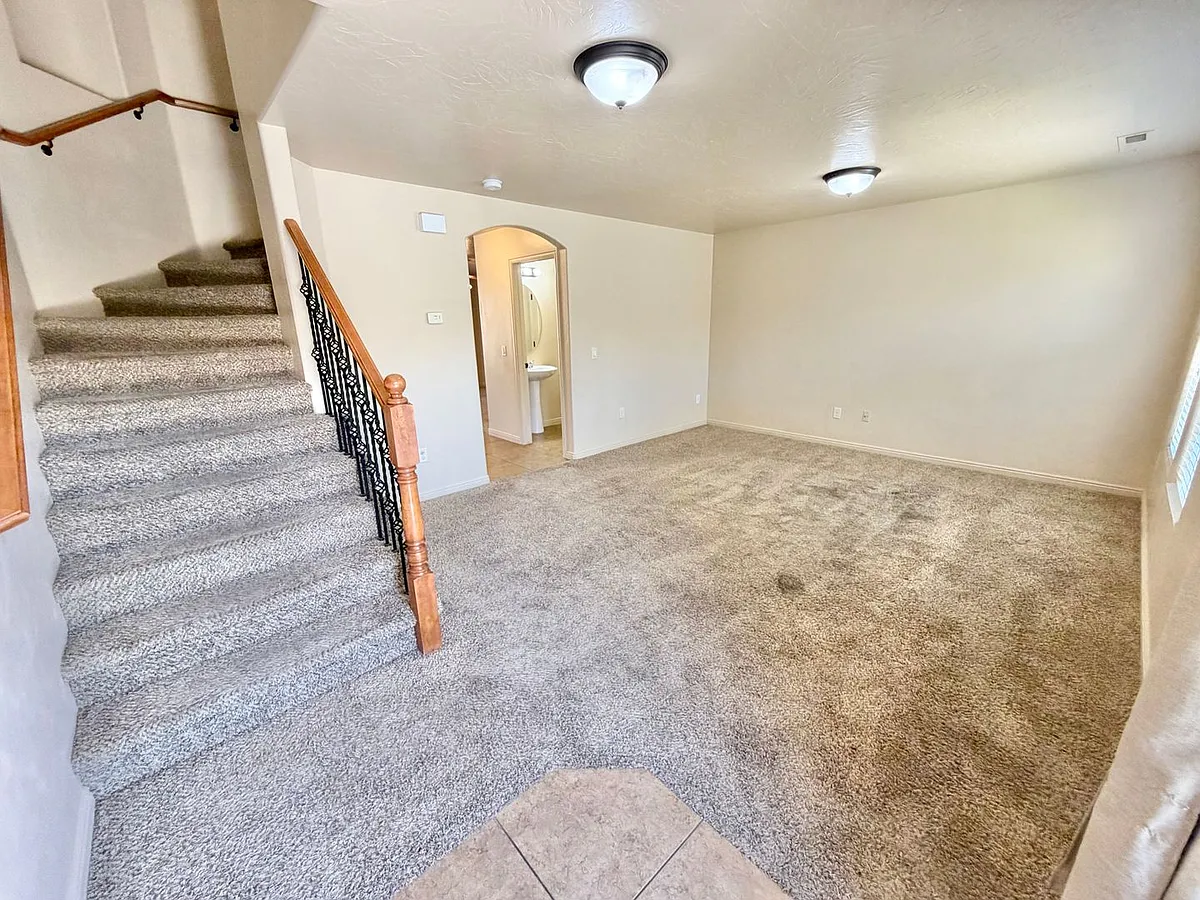 Building Photo - 3419 S River Rd #51
