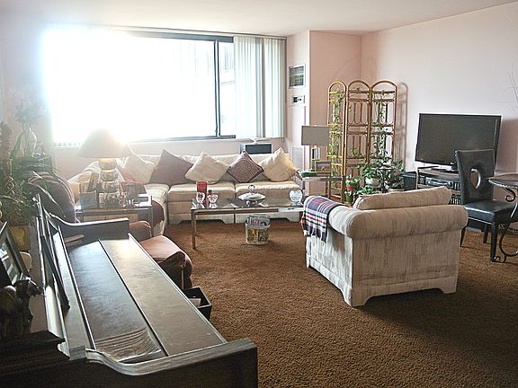 2nd image of 27010 Grand Central Pkwy APT 4T