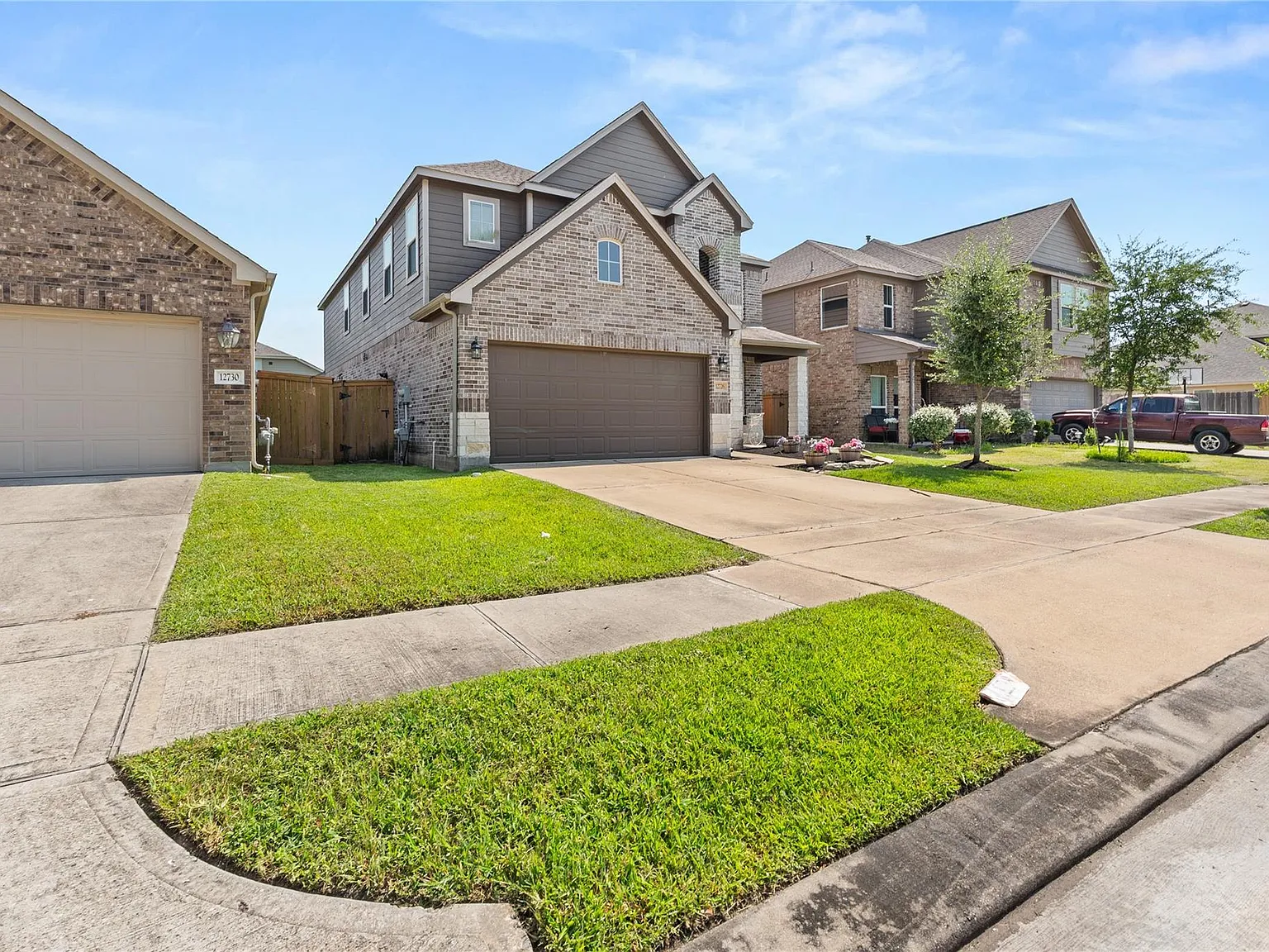 4 bed, 2.5 bath, 2803 sqft, $2,600 — Photo 2