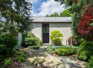 11 Rockgate Ln, Glencoe, IL 60022