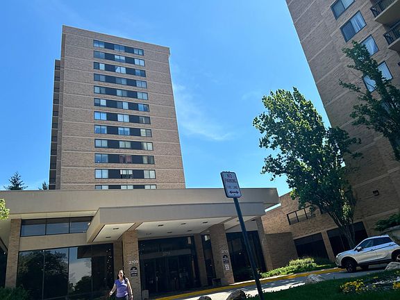 3rd image of 3709 S George Mason Dr Unit 216-E