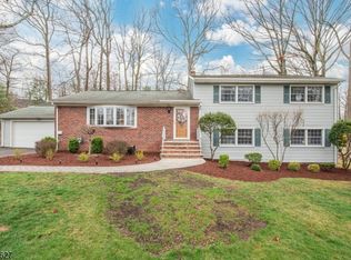 4 Oak Rdg, North Caldwell Boro, NJ 07006