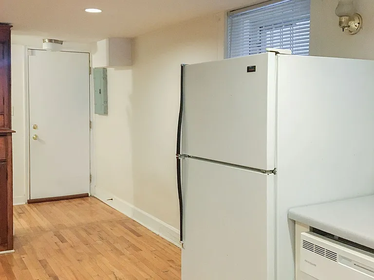 3309 N Southport Ave — Photo 14