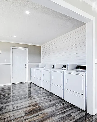 Lux off Main — Photo 3