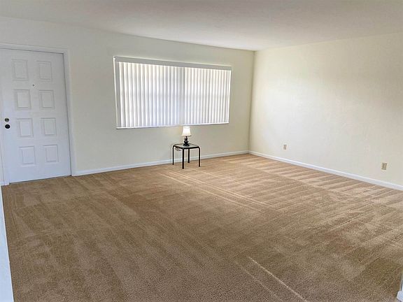 4th image of 13371 Sylvan Ave